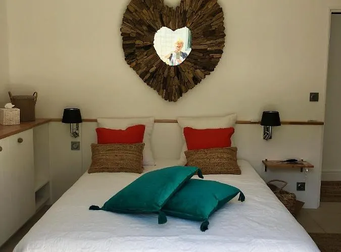 La Maison De La Dune: Beachfront Oasis With Jacuzzi And Heated Pool Guest house