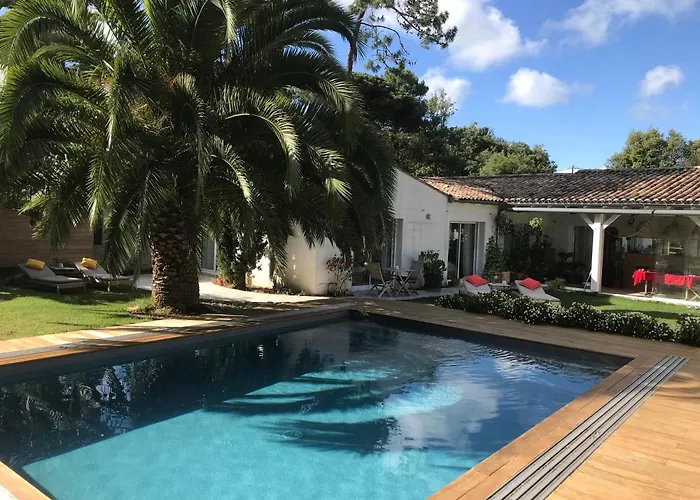 Guest house La Maison De La Dune: Beachfront Oasis With Jacuzzi And Heated Pool La Couarde-sur-Mer