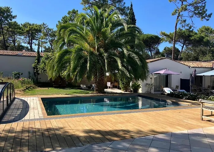 Guest house La Maison De La Dune: Beachfront Oasis With Jacuzzi And Heated Pool La Couarde-sur-Mer