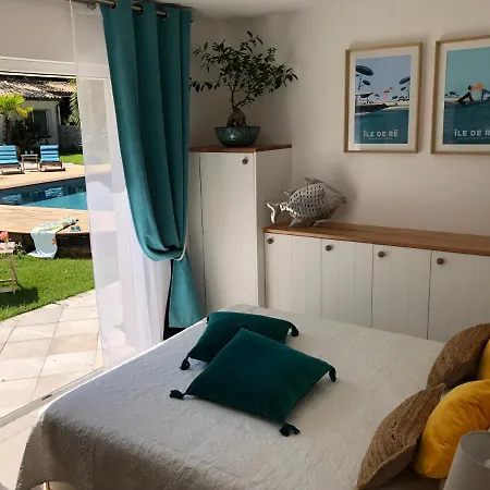 Pensionat La Maison De La Dune - Climatisees - Jacuzzi 1ere Seance Offerte - Piscine Chauffee Avec Abri Amovible - Situee A 200m, Acces Direct Par Le Bois La Couarde-sur-Mer